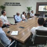 proposta de inovacao e apresentada ao prefeito miguel vaz e equipe de secretarios durante reuniao
