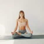 Quais são as principais características do yoga? Descubra em minutos