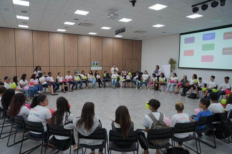 alunos do programa cooperativas escolares participam de acao para compor conselhos