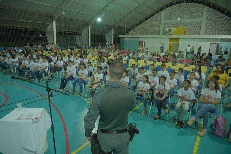 mais de 100 alunos da escola municipal cecilia meireles se formam no proerd