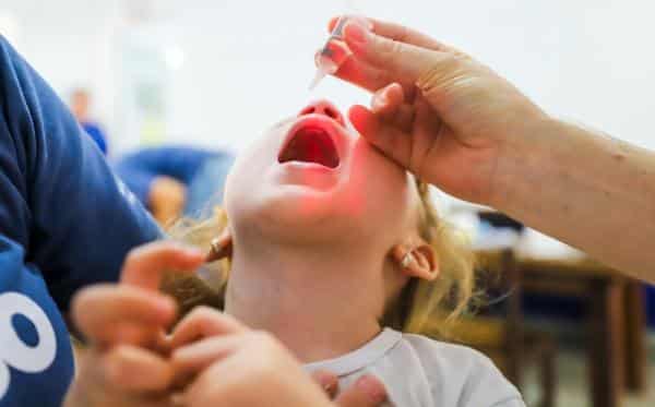 semsas inicia campanha de imunizacao contra a polio nas escolas