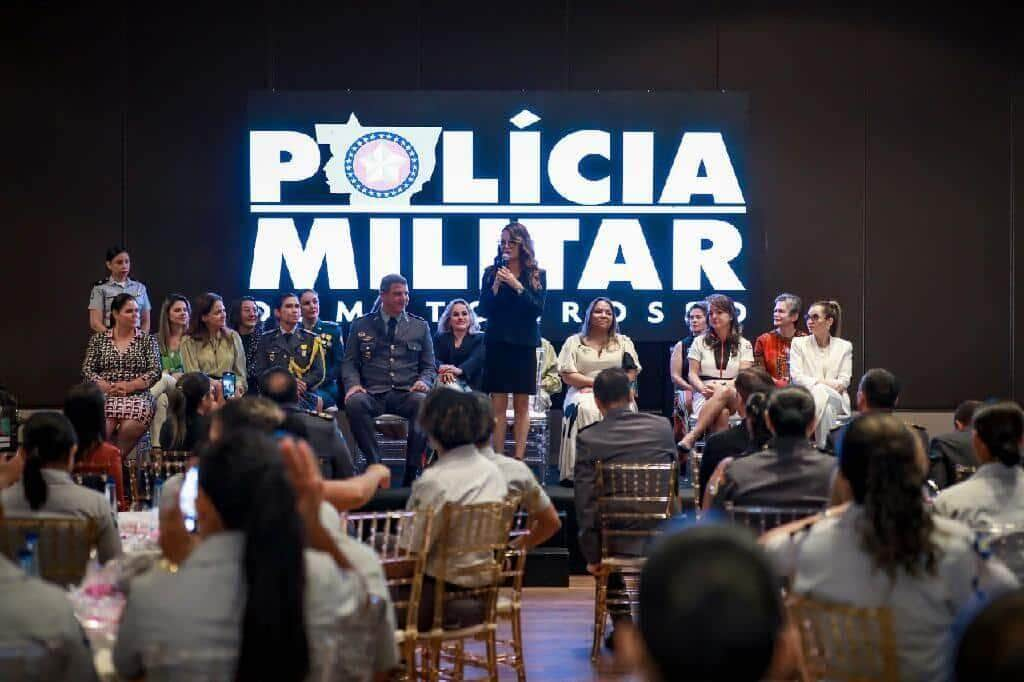 as policiais militares merecem nosso reconhecimento pela coragem e garra que tem” destaca a primeira dama