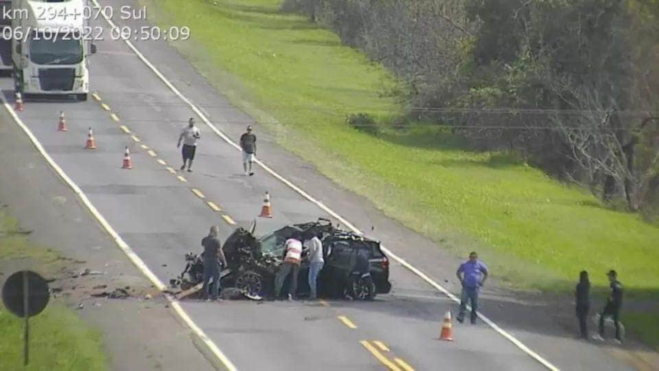 Empresário morre após acidente que destruiu carro de luxo em rodovia de SP