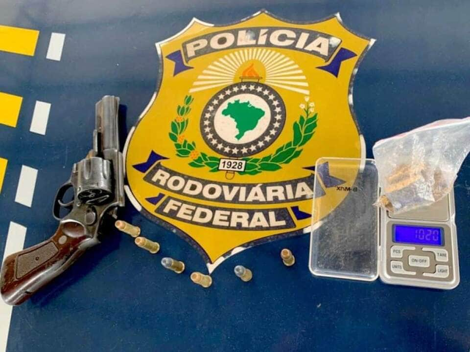 Em Pontes e Lacerda/MT, PRF apreende ouro, armas e aparelhos eletrônicos.