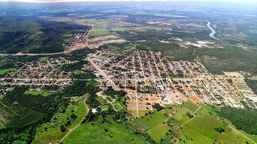 A principal fonte de economia é a industria[25] formada em quase sua totalidade por fábricas de calcário. Somente no município de Nobres há 9 fábricas responsáveis por 60% da produção de calcário do estado de Mato Grosso