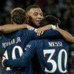 Trio Mbappé, Messi e Neymar festejam gol do PSG. Foto: Twitter Uefa