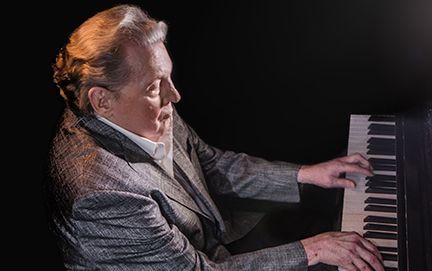 Jerry Lee Lewis, lenda do rock and roll, morre aos 87 anos