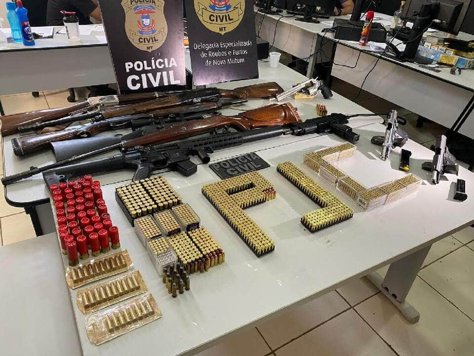 arsenal de armas e municoes e apreendido durante buscas em enderecos de alvo em nova mutum e nobres