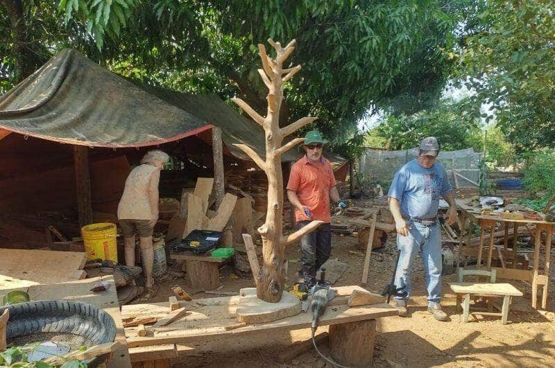 artesao produz objetos de madeira de forma sustentavel em lucas do rio verde