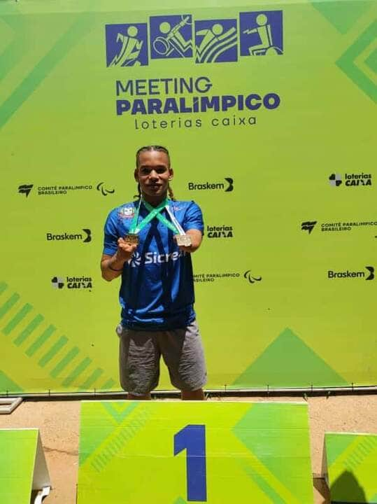 atleta de sorriso garante medalhas de ouro no meeting paralimpico