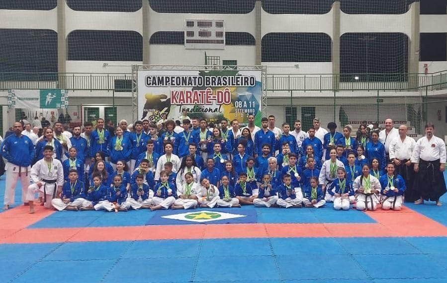 atletas apoiados pelo governo de mt participam de campeonato mundial de karate do tradicional