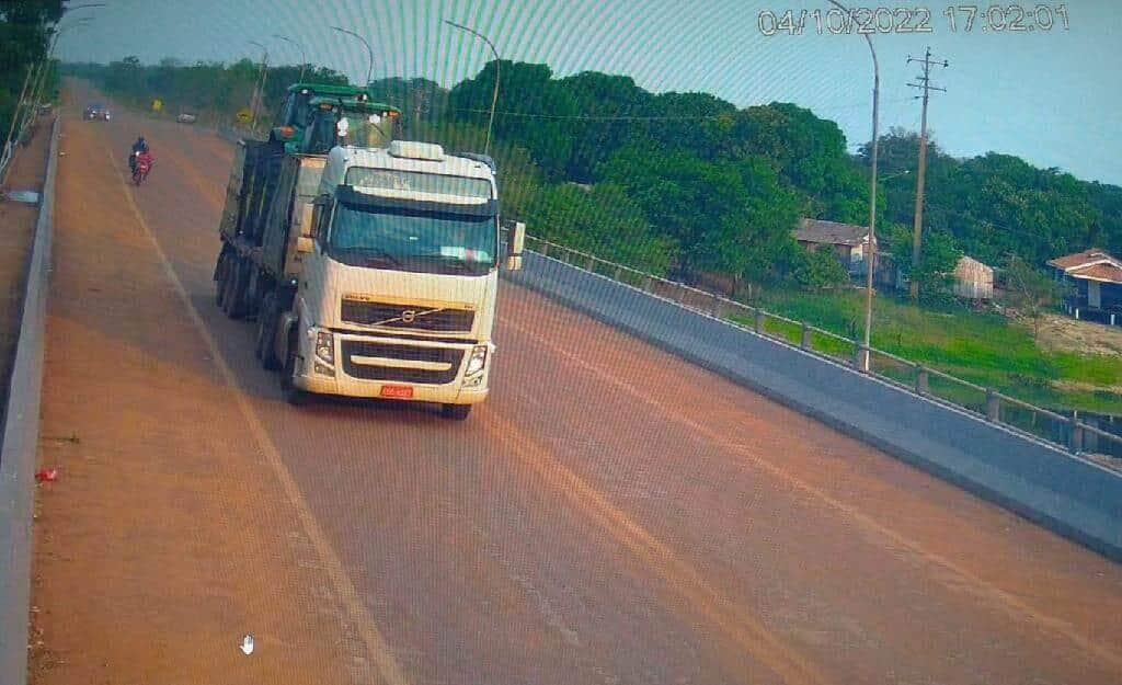 carreta e tratores roubados em rodovia sao recuperados na divisa de mt com a bolivia