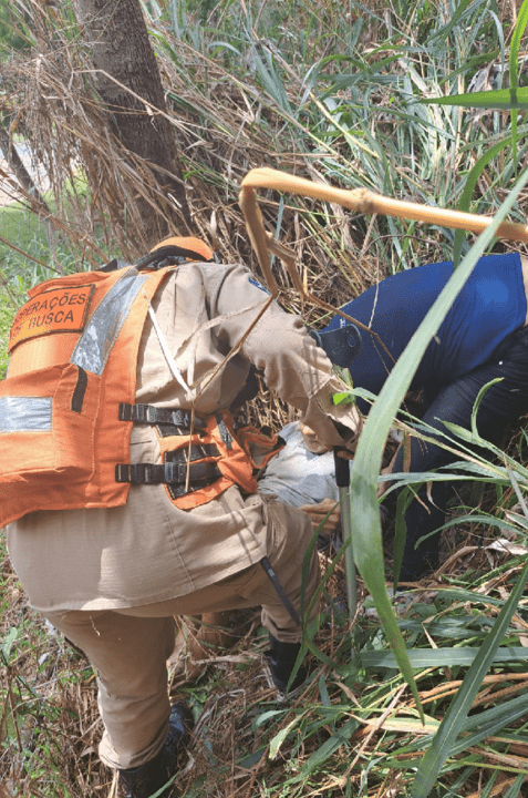 corpo de bombeiros militar localiza idoso que estava desaparecido em mata