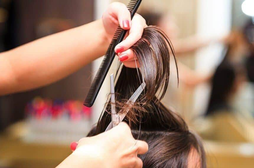 corte solidario arrecada cabelo para perucas de mulheres com cancer