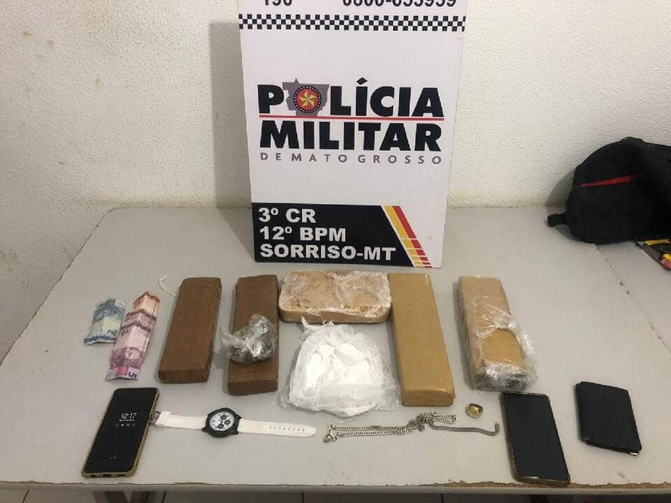 dupla e presa pela pm com tabletes de maconha e cocaina em sorriso