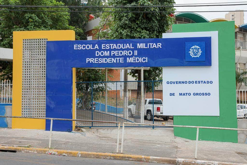 escola militar promove feira para orientar estudantes sobre o enem e mercado de trabalho