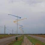 gestao municipal instala postes para iluminar as avenidas da fe e dos desbravadores
