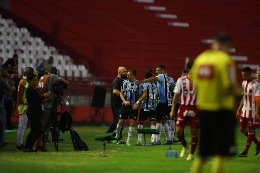 gremio derrota o nautico e confirma retorno a serie a do brasileirao