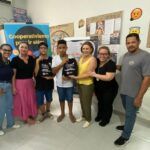 jovens luverdenses recebem smartphones pelo projeto conectividade do selo unicef
