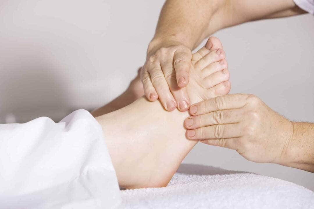 3 benefícios secretos de fazer uma massagem nos pés
