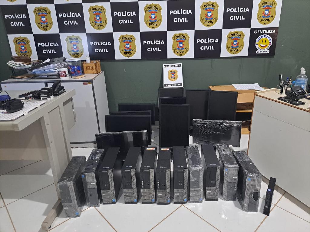 policia civil recupera 22 aparelhos de computacao furtados de uma universidade em sorriso
