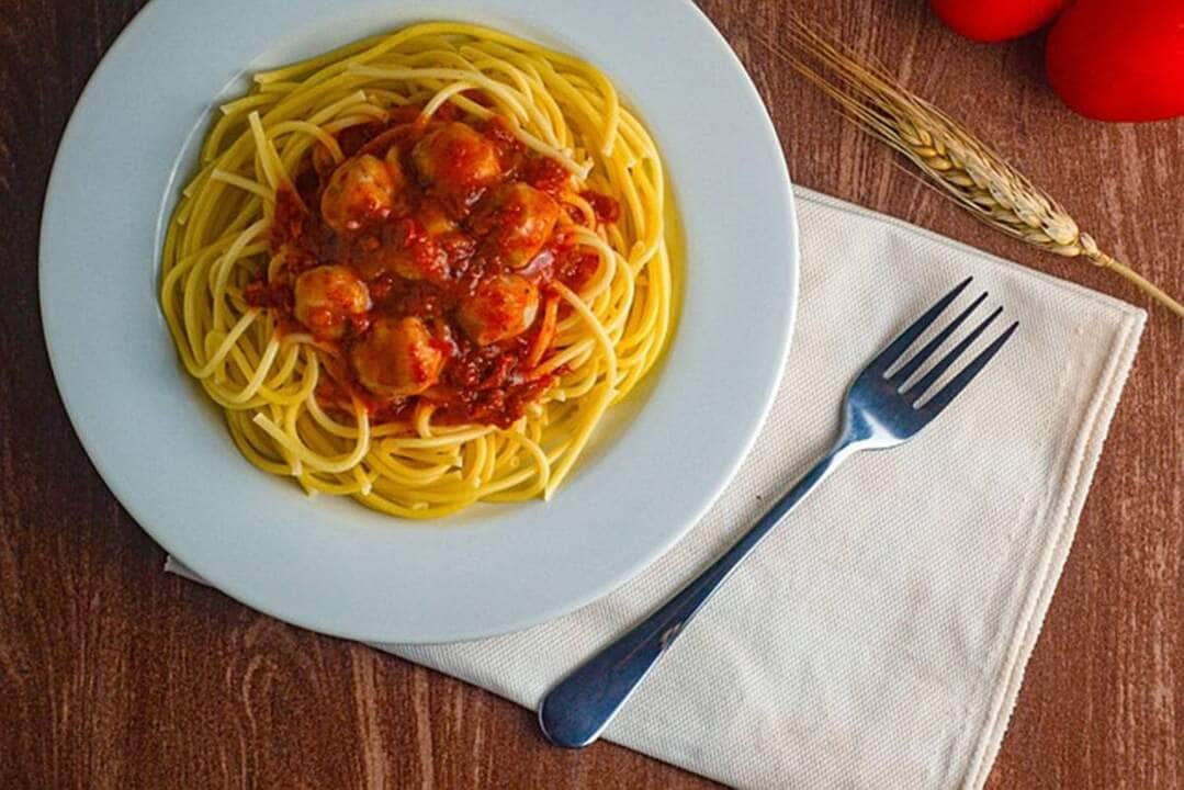 receita de macarrão com almondegas