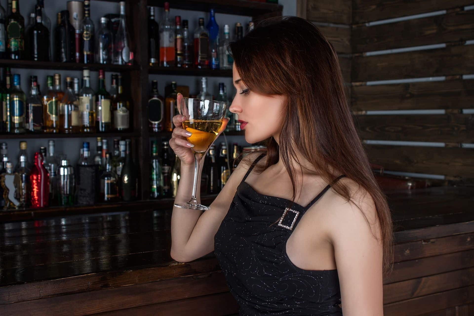 Estudo sugere que bebidas alcoólicas pode aumentar as chances de câncer