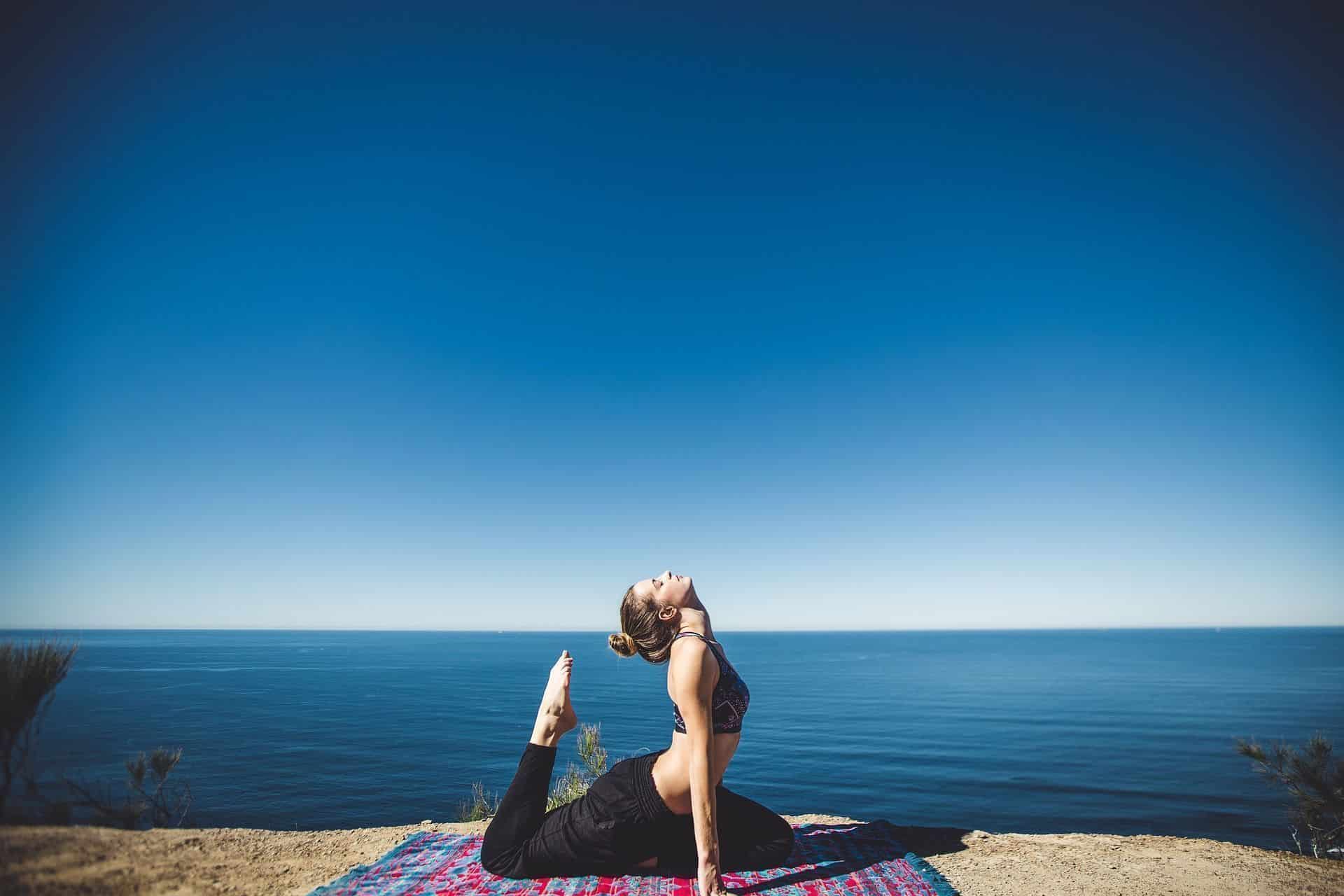 Se você precisa alongar as costas, é hora de tentar esta pose de ioga
