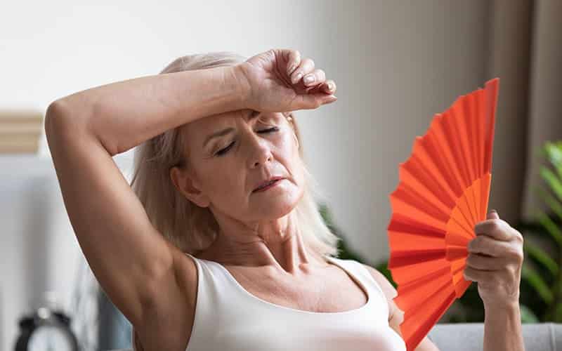 Oh, as temidas ondas de calor na menopausa! O que são e por que ocorrem?