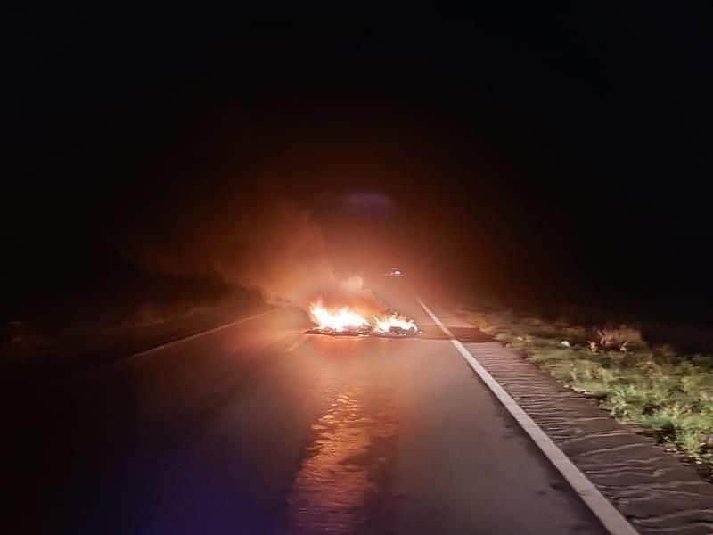Homens furtam pneus para colocar fogo na BR-163; foram detidos pela PM