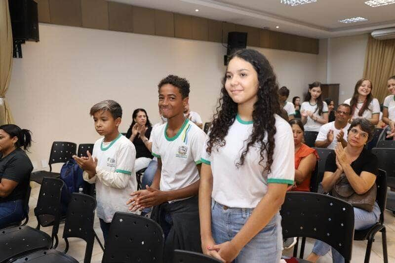 alunos e professores participam de encontro do programa dialogos socioemocionais