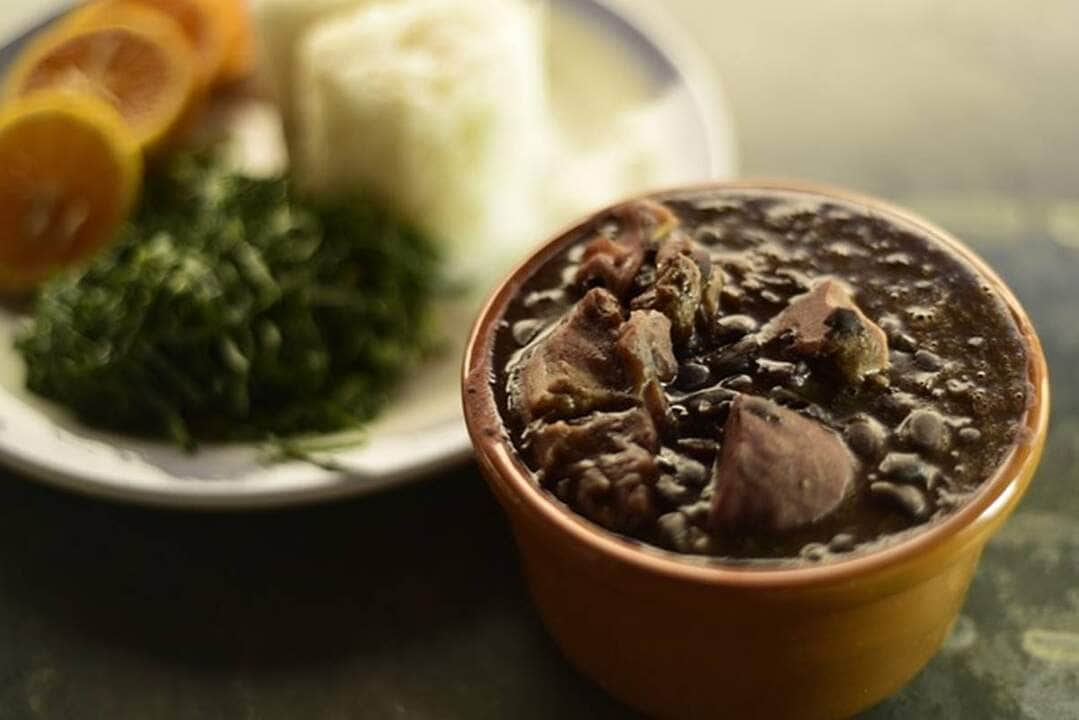 como fazer feijoada simples na panela de pressão