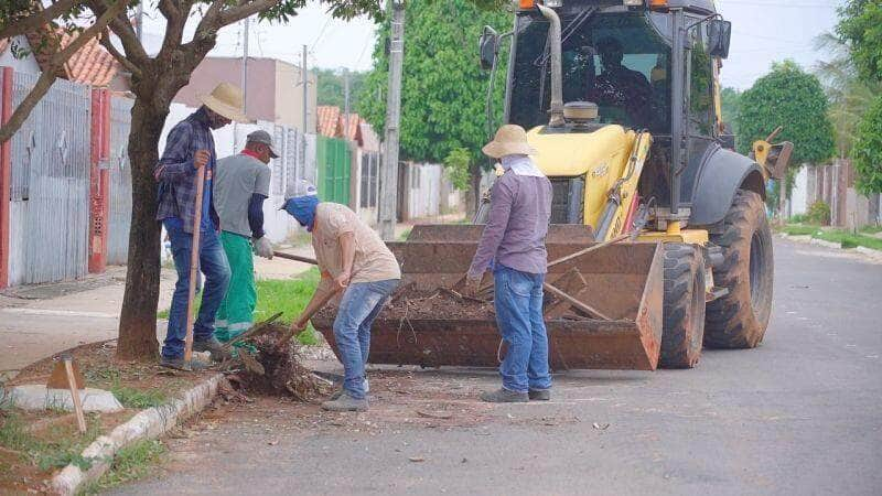 cerca de 250 cargas de lixo sao retiradas em mutirao de limpeza no municipio