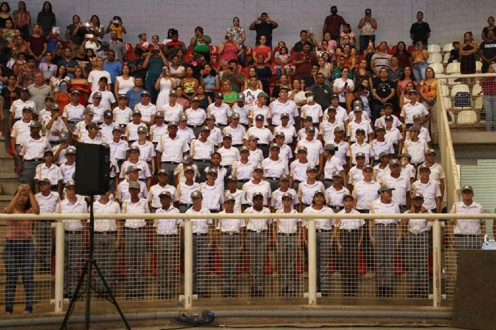 cinco mil alunos participam da cerimonia de formatura do proerd em cuiaba