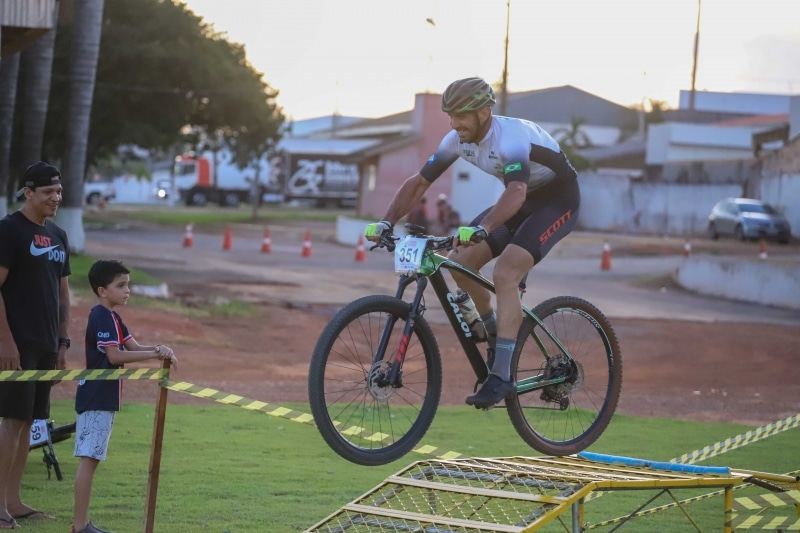 copa mountain bike xco reune atletas em competicao recheada de desafios