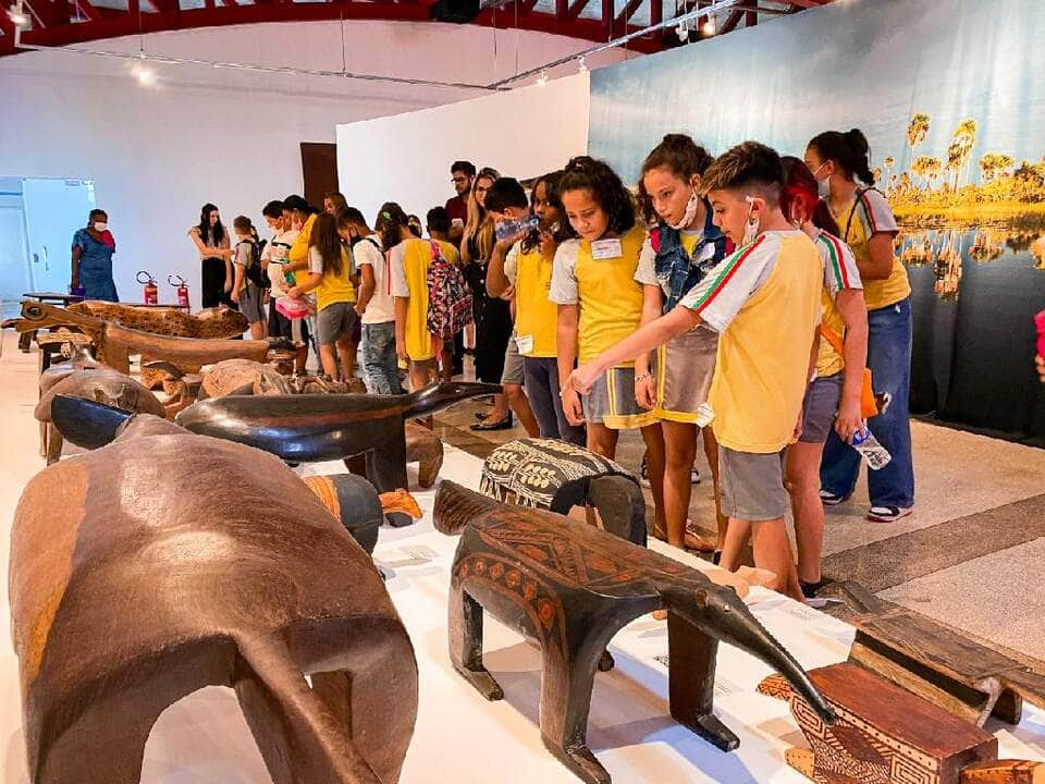 exposicao bancos indigenas do brasil recebe estudantes da rede municipal de varzea grande