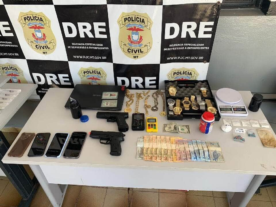 homem investigado por trafico de drogas e preso pela policia civil em cuiaba