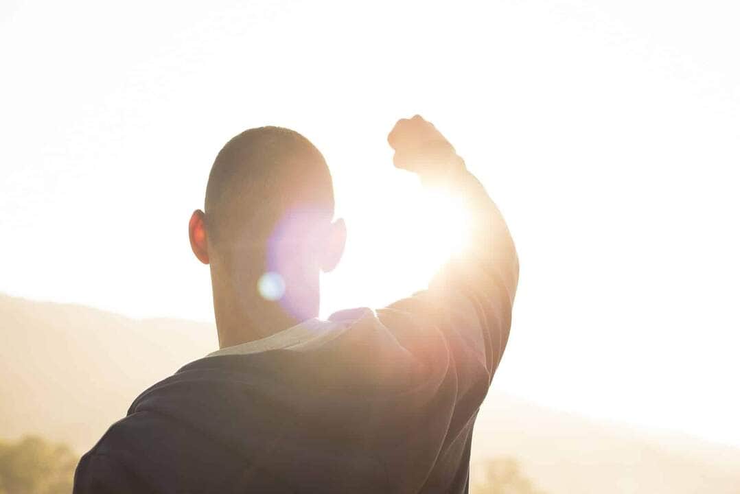 Este é confiante, o signo do zodíaco que nunca duvida de si mesmo 3 vitoria, comemorando
