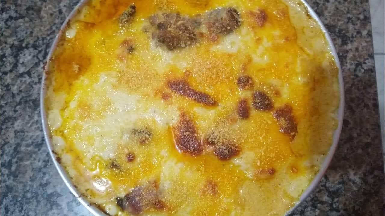 sobrecoxa de frango com molho branco