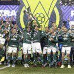 palmeiras recebe trofeu de campeao do brasileirao assai 2022