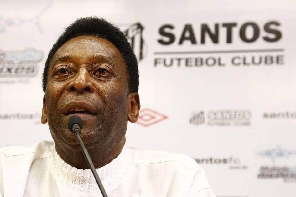 pele esta em quarto comum e tem quadro estavel segundo boletim medico