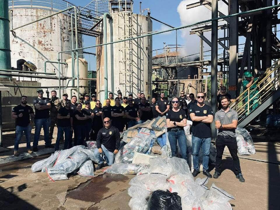 policia civil destroi duas toneladas de entorpecentes na quinta incineracao do ano na capital