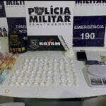 rotam prende suspeito por trafico apreende r 400 em especie e cocaina em cuiaba