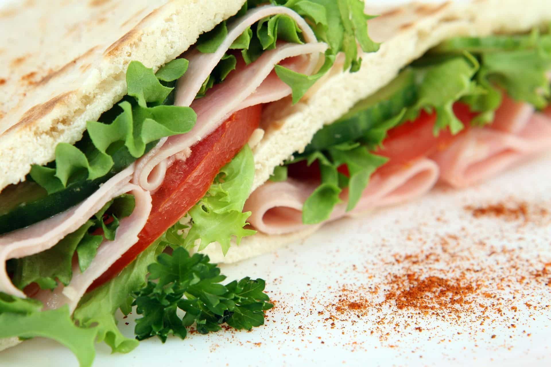 Aprenda a fazer sanduíches leves e saudáveis para preparar rapidamente