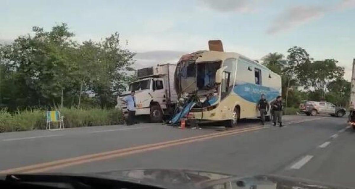Sete passageiros ficam feridos em acidente envolvendo ônibus em MT