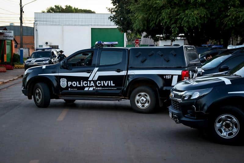 Viaturas policia civil em deslocamento