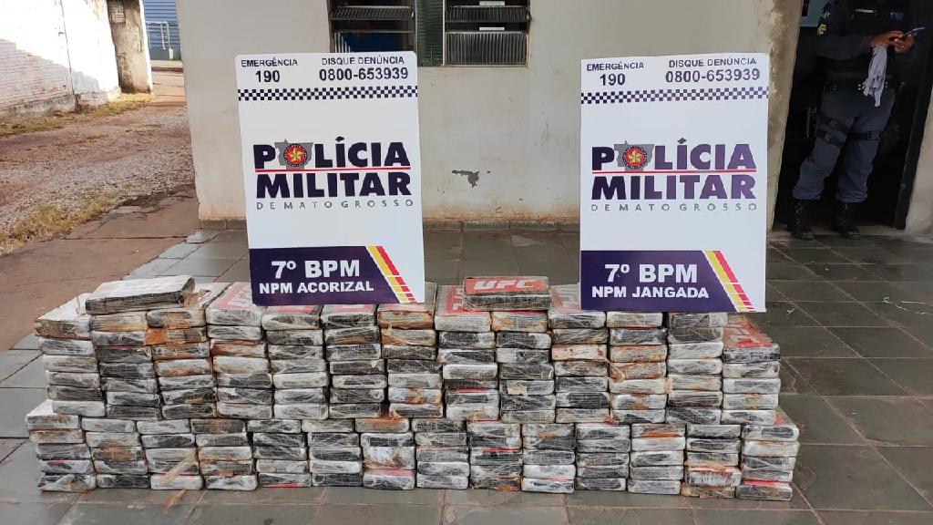 Polícia Militar apreende 160 tabletes de cocaína e prende quadrilha por tráfico