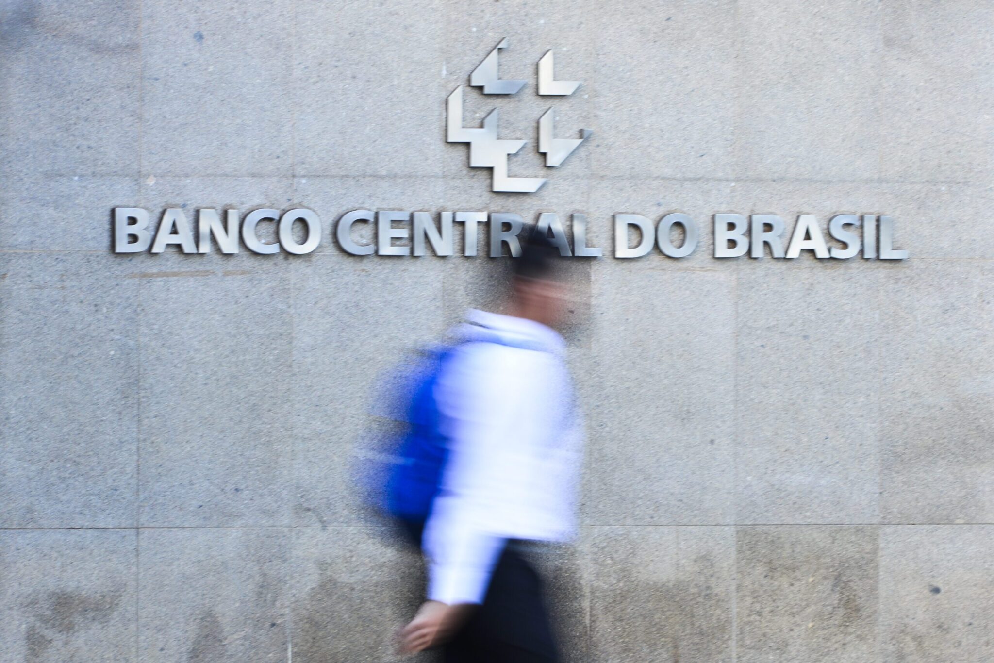 brasileiros esquecem r 2 2 bi em grupos de consorcio segundo bc scaled