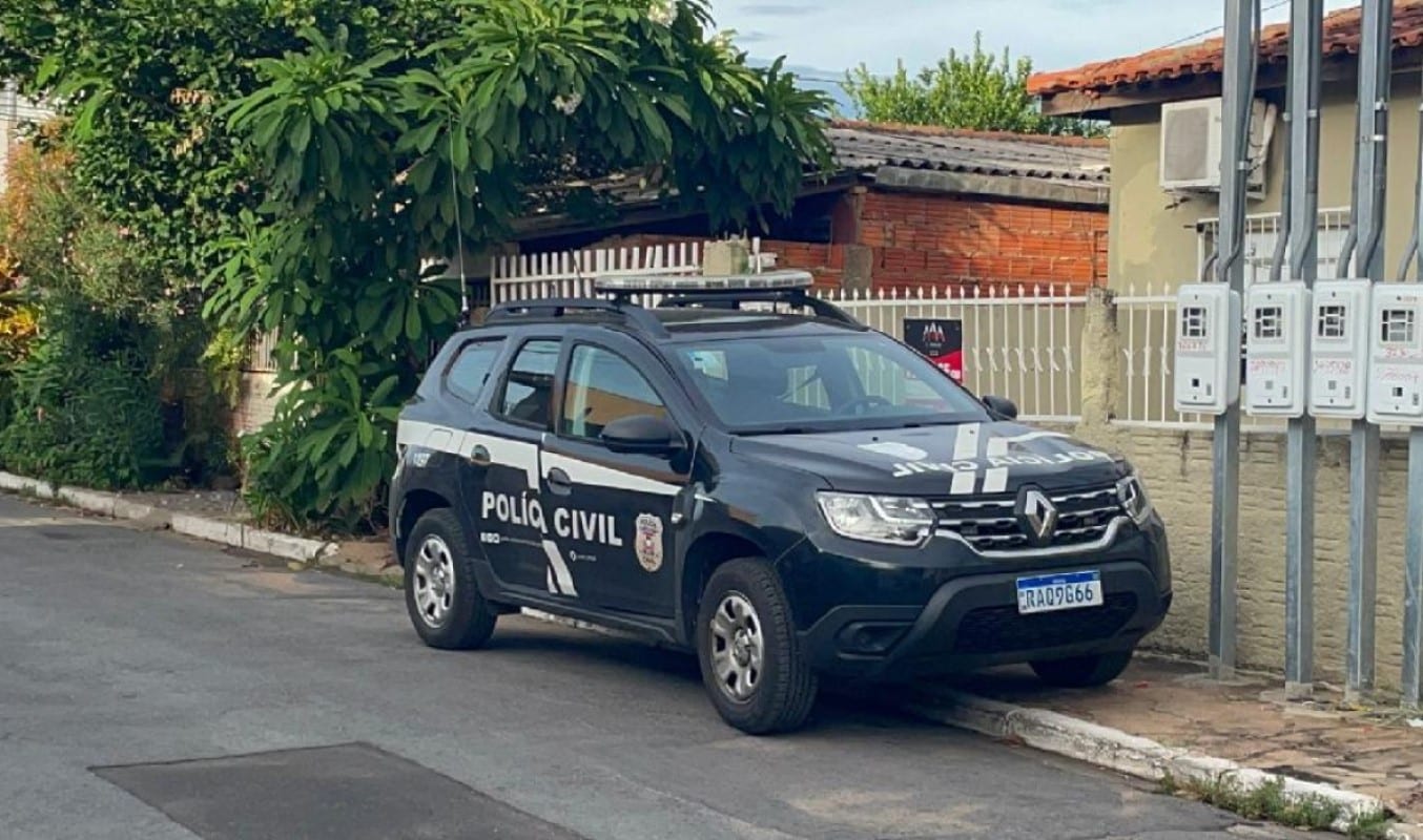 Na operação, a Polícia Civil de Mato Grosso cumpriu dois mandados de busca e apreensão nas cidades de Cuiabá e Sapeza