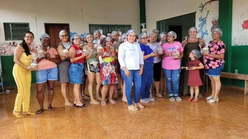 curso de confeitaria natalina prepara alunas para empreendedorismo